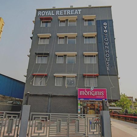 Super Townhouse The Royal Retreat Hotel Garui Bagian luar foto