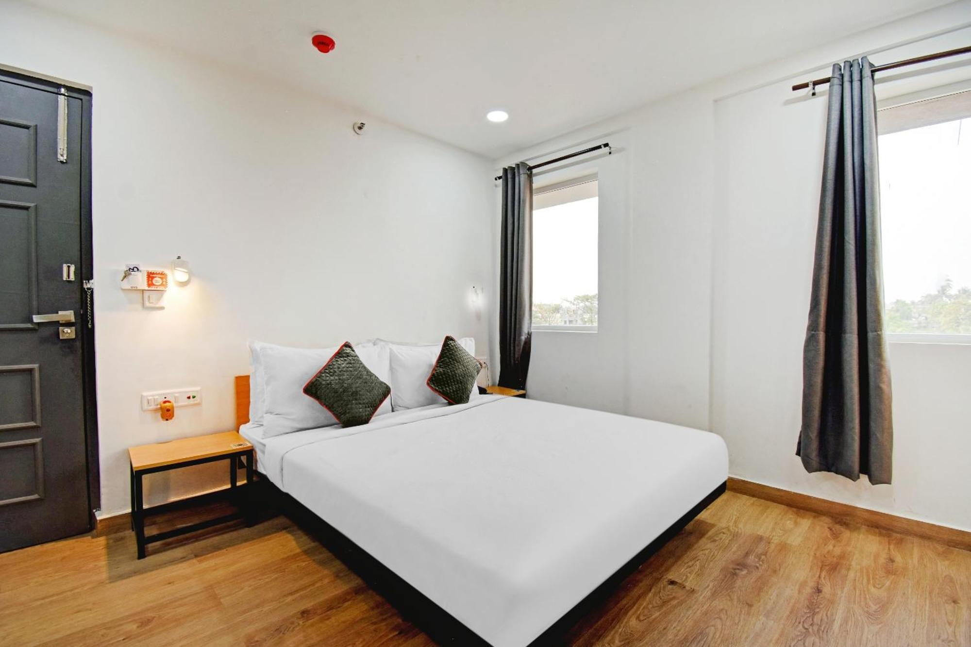 Super Townhouse The Royal Retreat Hotel Garui Bagian luar foto