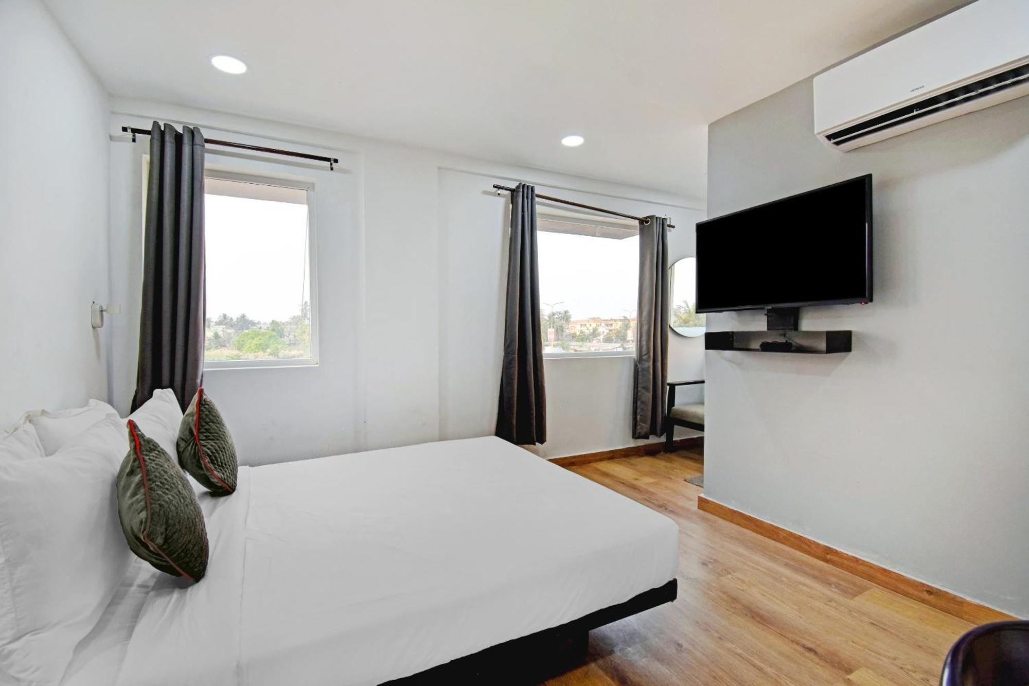 Super Townhouse The Royal Retreat Hotel Garui Bagian luar foto